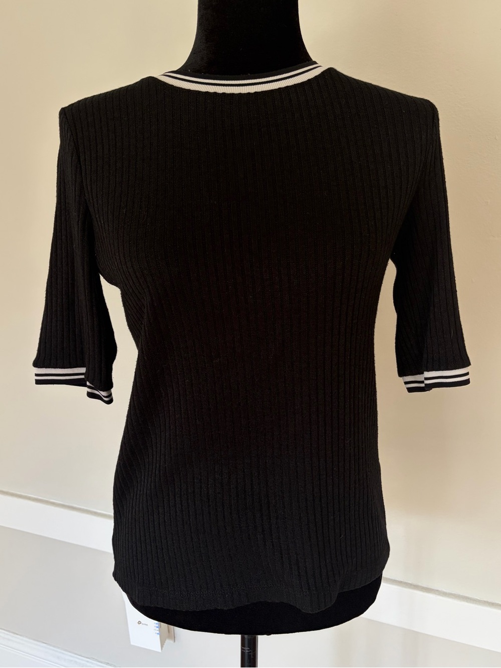 Banana Republic Black Ribbed Short-Sleeve Quarter Sleeve Blouse Top White Trim S